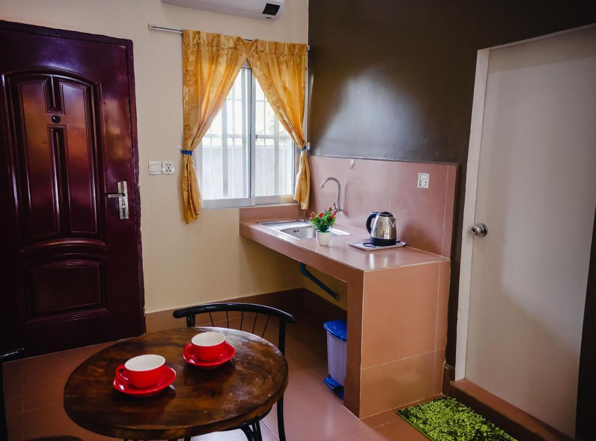 Lea'S Guesthouse And Restaurant Кампот Екстериор снимка