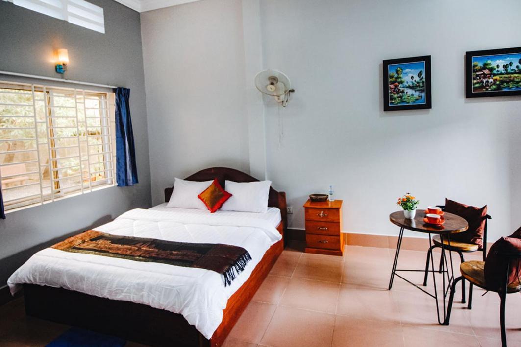 Lea'S Guesthouse And Restaurant Кампот Екстериор снимка