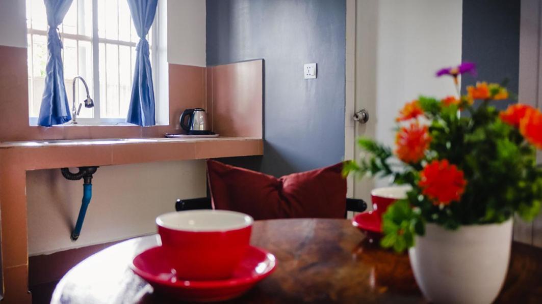 Lea'S Guesthouse And Restaurant Кампот Екстериор снимка