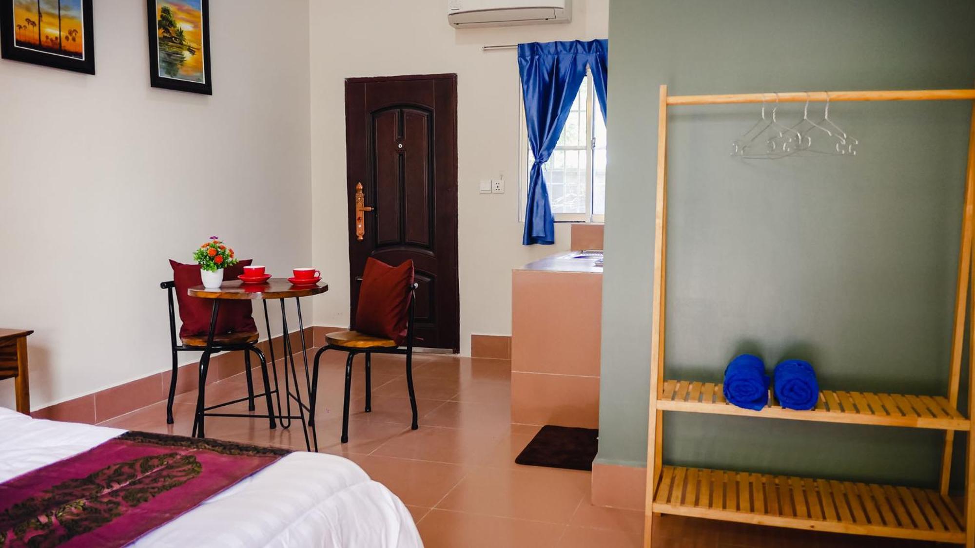 Lea'S Guesthouse And Restaurant Кампот Екстериор снимка