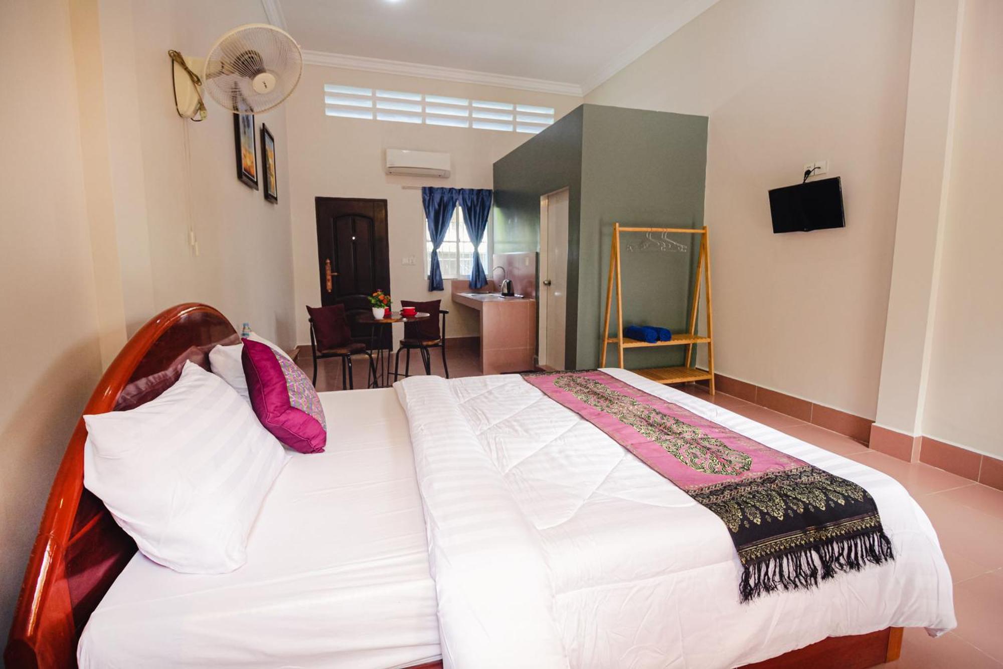 Lea'S Guesthouse And Restaurant Кампот Екстериор снимка