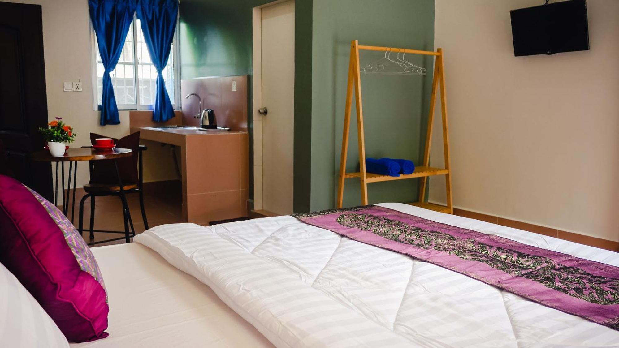 Lea'S Guesthouse And Restaurant Кампот Екстериор снимка